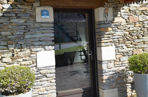 Montertelot House | Small character house