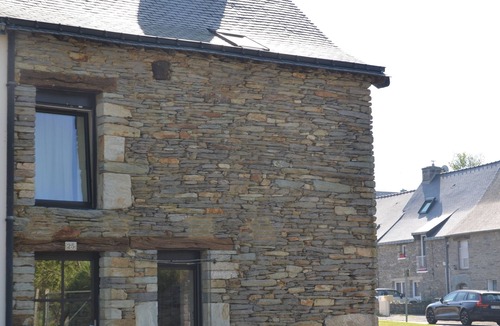 Montertelot House | Small character house