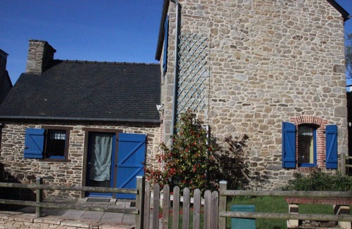 Corseul House | Small charming stone house between land and sea