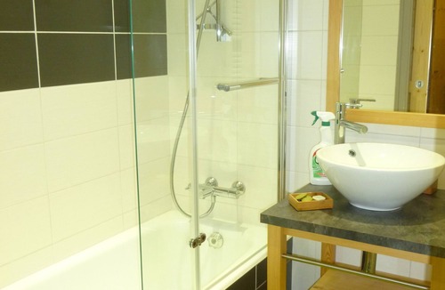 Thollon-les-Memises Apartment | Small cocoon between Lake and Mountains