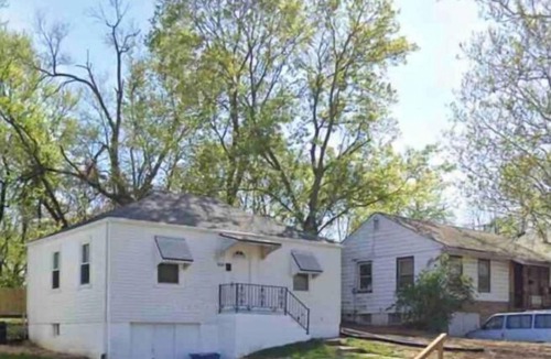 Overland House | Small comfortable home