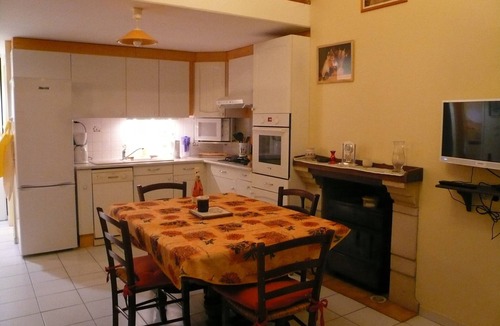 Saint-Epain Cottage | Small corner for sinners and hikers, calm relaxation in the country.