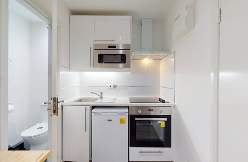 Mapesbury Apartment | Small cosy Studio flat