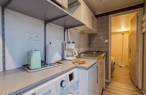 Auguaise Cabin | Small country cottage with wifi and parking