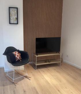 Chateau-Gontier House | Small, cozy, and modern house