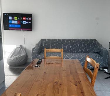 Enfield Highway House | Small En-suite