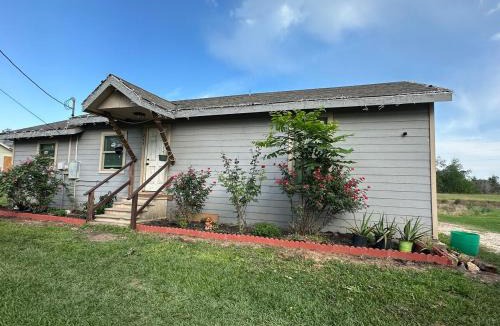 El Campo House | Small family home with big yard
