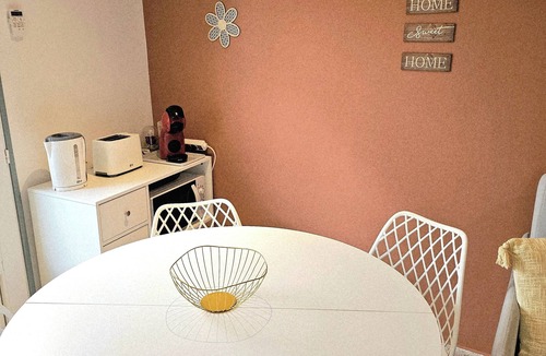 Caumont-sur-Durance House | Small flirtatious house