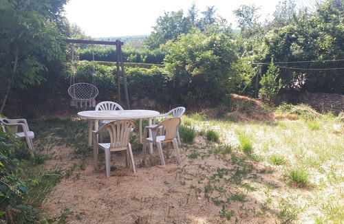 Saint-Etienne-les-Orgues Apartment | Small artist's house