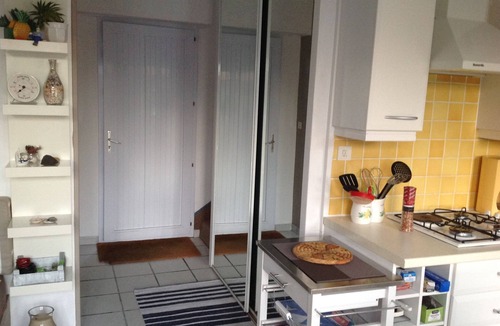 Saint-Jean-de-la-Riviere House | Small house by the sea