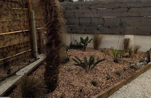 Saint-Jean-de-la-Riviere House | Small house by the sea