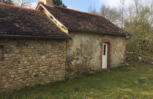 Chammes House | Small stone house near a pond