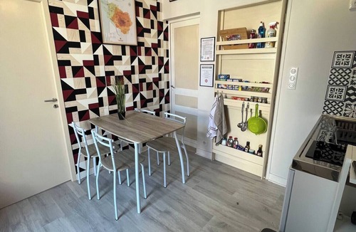 Saintes Apartment | Small, fully-equipped apartment