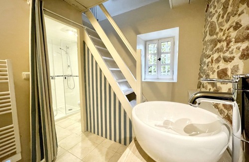 Saint-Coulomb House | Small gîte in beautiful grounds 1.5km from the beach