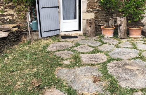 Concoules Apartment | Small gîte in Cevennes with artisan workshops