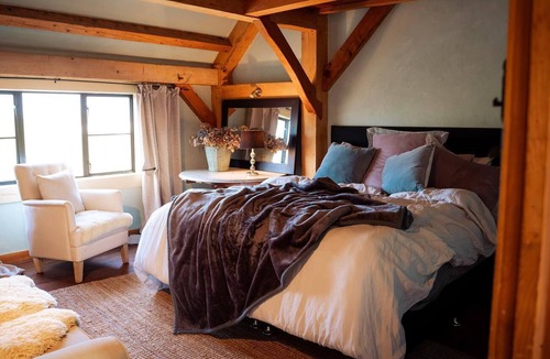 Waharoa House | Small Group unique Barn countryside retreat