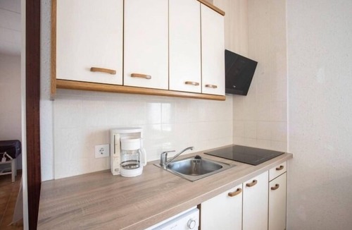 Castello d'Empuries Ski Chalet | Small house in Empuriabrava with garden AV 17