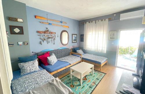 Tijesno House | Small house at seafront
