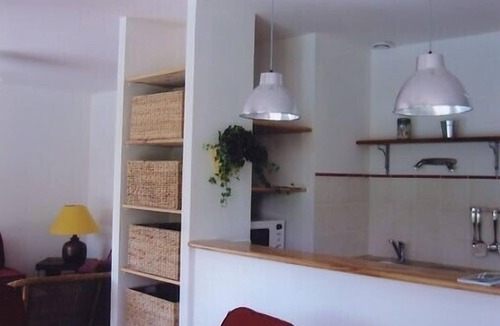 Tavel House | Small house by a private pool in a pleasant setting