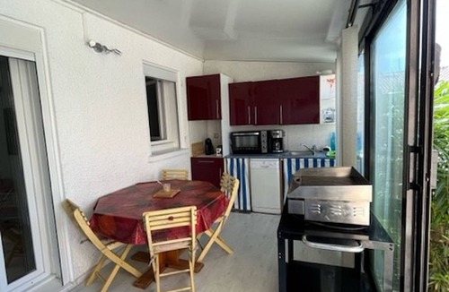 Saint-Cyprien Ski Chalet | Small house close to the beach