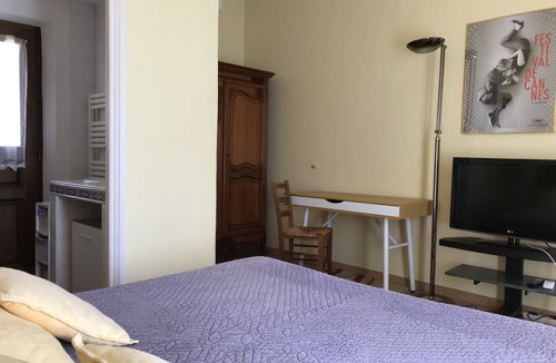 Arles Other | Small house in 43 acres