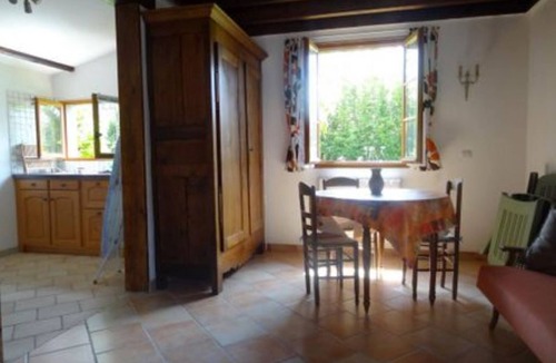 Menestreau-en-Villette Apartment | Small independent cottage in Sologne