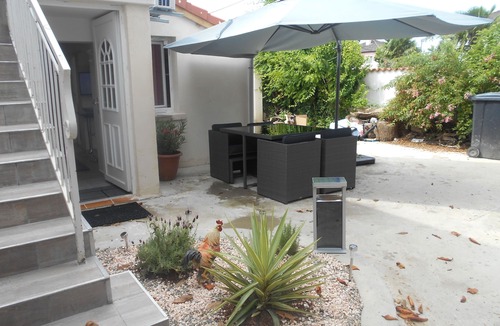 Meyzieu Apartment | Small maisonnette studio near downtown Lyon