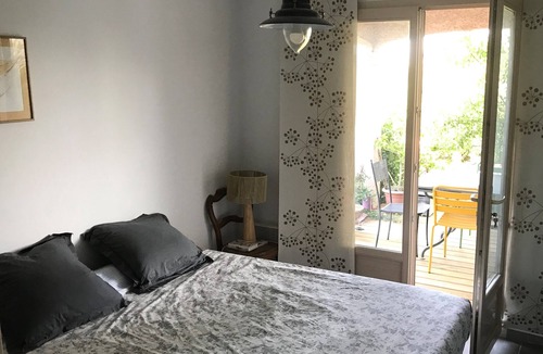 Ouveillan House | Small natural n'est open to the outside in the Mediterranean