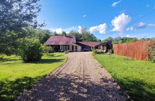 Autry-le-Chatel House | Small paradise in a green setting - Heated swimming pool