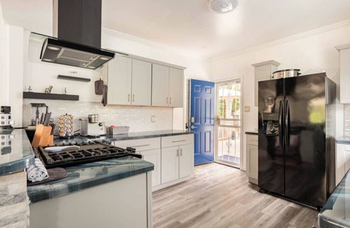 Highland Park House | Small Party Space w/Oversized Deck/Yard & 3-bed/5 bath house