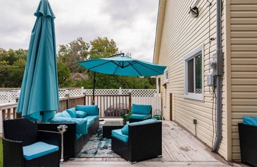 Highland Park House | Small Party Space w/Oversized Deck/Yard & 3-bed/5 bath house