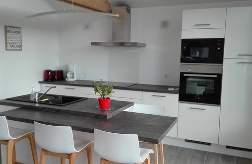 Plescop House | Small peaceful corner between land and sea