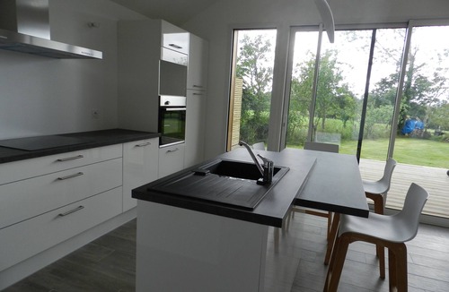 Plescop House | Small peaceful corner between land and sea