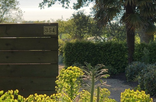 Plescop House | Small peaceful corner between land and sea