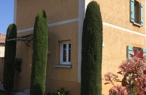 Loriol-du-Comtat House | Small provencal country house in quiet residence