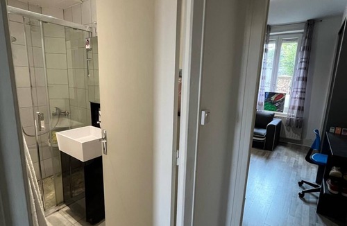 Poincare - Foch - Anatole France - Croix de Bourgogne Apartment | Small, quiet apartment 10 minutes from the station