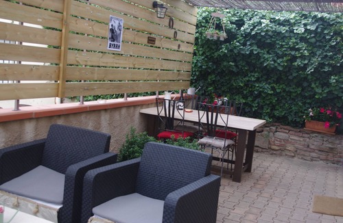 Thuir House | Small, quiet house 2 minutes' walk from Thuir town center