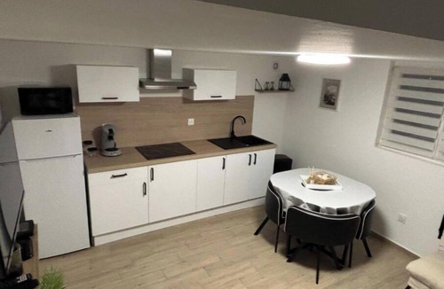 Pont-de-Larn House | Small, quiet house