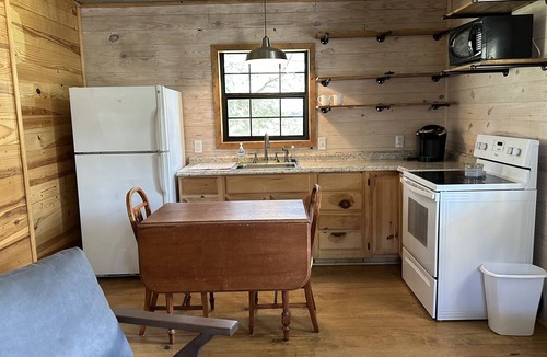 Quitman Cabin | Small Rustic Cabin Near Greers Ferry Lake w/1 Bedroom 1 Bath &Full Size Sofa bed