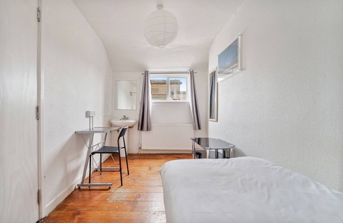 Clifton House | Small Single Room with Shared Bathroom