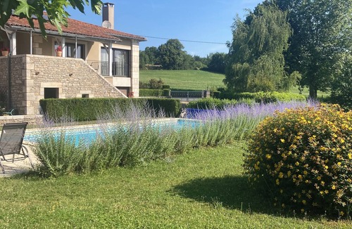 Caylus Cottage | Small single-storey apartment with PRM access, 2*.