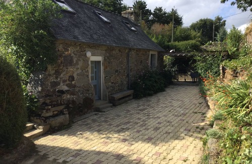 Plourin-les-Morlaix House | small stone house in a character site