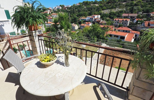 Stomorska House | Small Stone House in a Quiet Place Island Solta