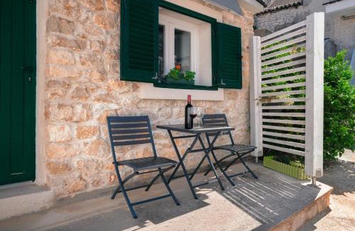 Diklo Apartment | Small stone house Luka
