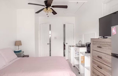 Florida Ridge House | Small Studio apartment