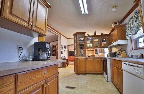 Wyandotte Apartment | Small studio apartment on Grand Lake