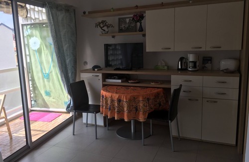 Carre d'Or Apartment | Small studio by the sea