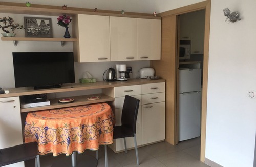 Carre d'Or Apartment | Small studio by the sea