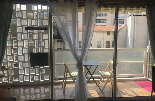 Carre d'Or Apartment | Small studio by the sea