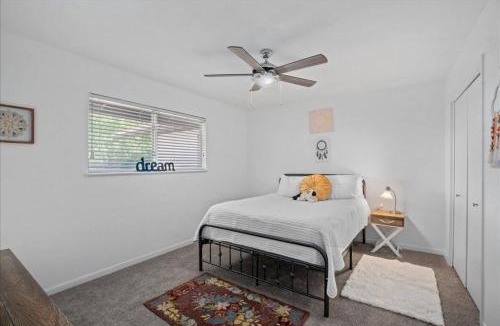 Taylor House | Small Town, Big House - Sleeps 8!